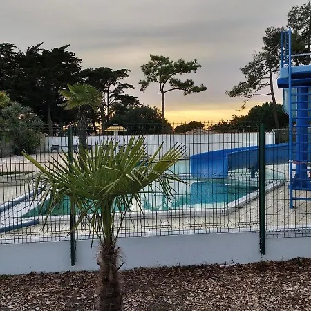 Property With 3 Bedrooms In Sainte Marie De Re With Shared Pool Furnished Garden And Wifi 300 M From The Beach 펜션