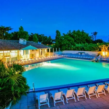Property With 3 Bedrooms In Sainte Marie De Re With Shared Pool Furnished Garden And Wifi 300 M From The Beach Holiday home